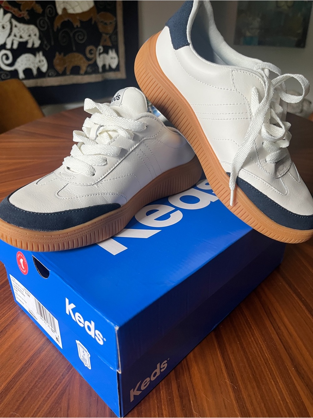 Women’s Keds White & Navy Classic Gumsole Sneakers brand new in box size 8.5
